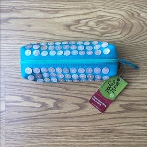 World of Good Cute as a button Pouch in Turquoise